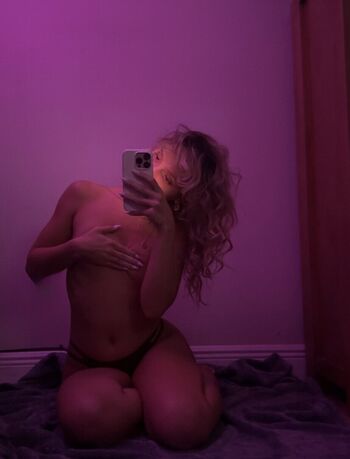 Full leaked Mileyskies private onlyfans photo