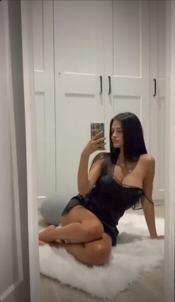 Full leaked Millieebunny page private photo