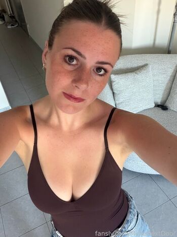 Full leaked Millienextdoor private photo