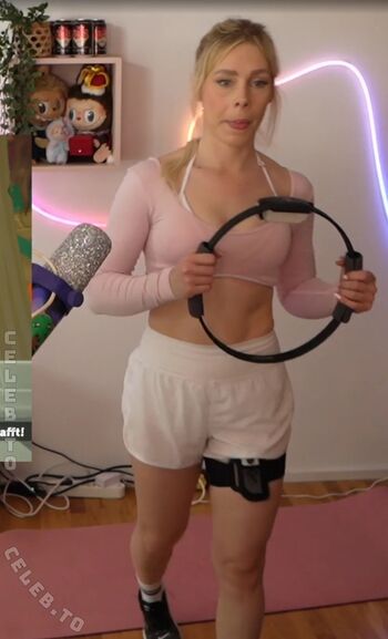 Full leaked Milschbaum private onlyfans photo