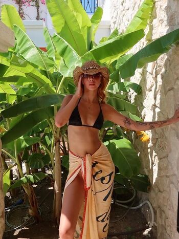 Full leaked Mina solak private photo