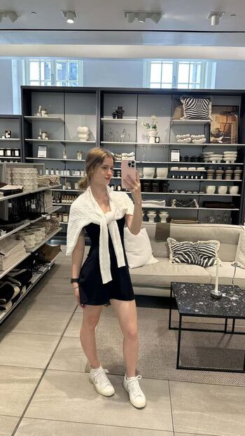 Full leaked Mira  page private onlyfans photo