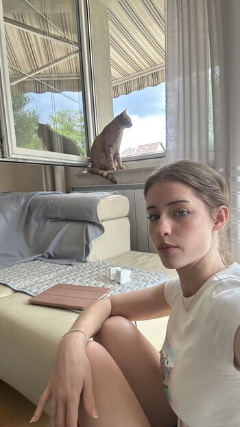 Full leaked Mira  page private onlyfans photo