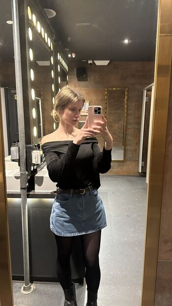 Full leaked Mira  page private onlyfans photo