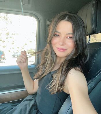 Full leaked Miranda cosgrove private photo