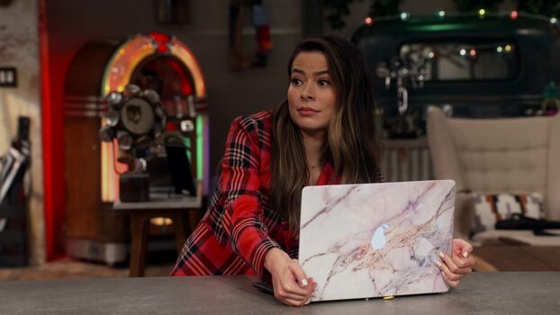 Full leaked Miranda cosgrove private photo