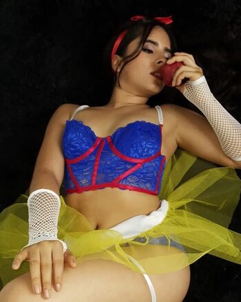 Full leaked Mirle pavas private onlyfans photo