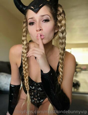 Full leaked Missblondebunnyvip private onlyfans photo