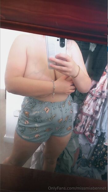 Full leaked Missmiabennet private photo