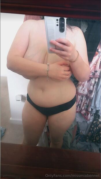 Full leaked Missmiabennet private photo