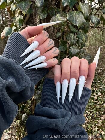Full leaked Mistresslongnails private photo