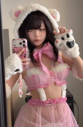 Full leaked Miu cosplayer page private photo