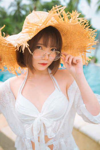 Full leaked Miu cosplayer page private photo