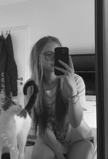 Full leaked Mmelleh private onlyfans photo