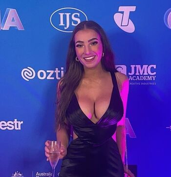 Full leaked Molly shield private onlyfans photo