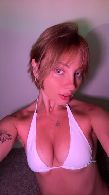 Full leaked Mollyxmoore page private photo