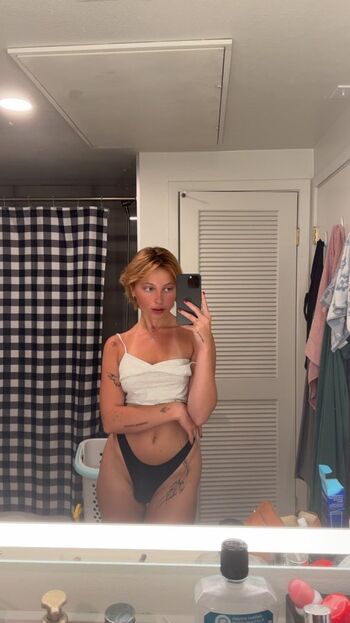 Full leaked Mollyxmoore private photo
