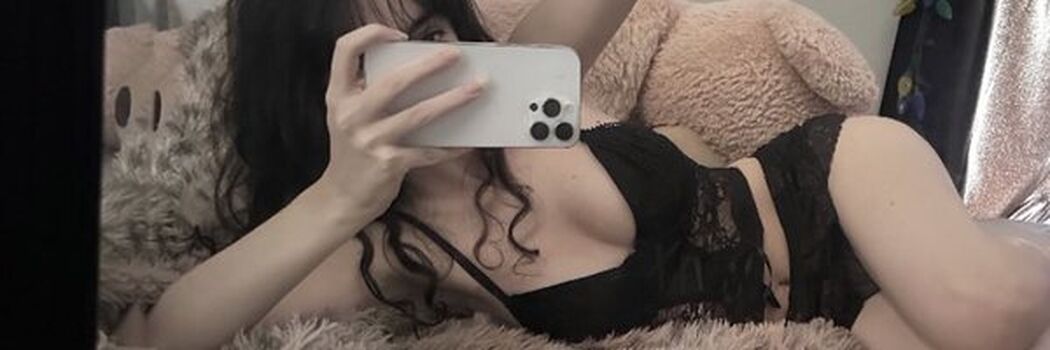 Full leaked Mollzbaz private onlyfans photo