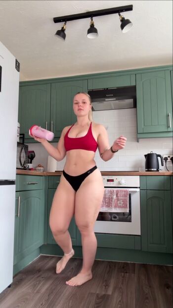 Full leaked Mommymewtwo private photo