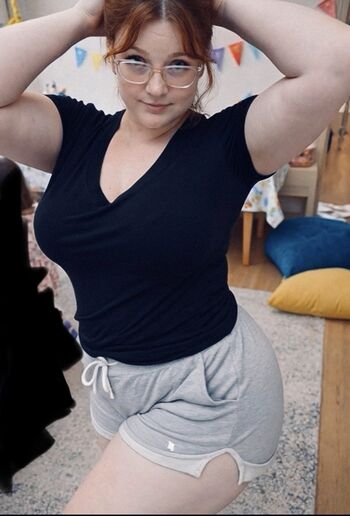 Full leaked Mommyspecs private onlyfans photo