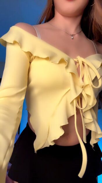 Full leaked Momomeow private photo