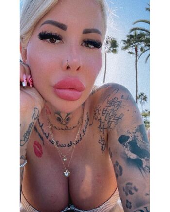 Full leaked Monamonique private photo