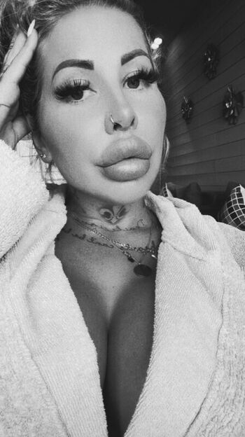 Full leaked Monamonique private photo