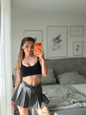 Full leaked Monamystery page private photo