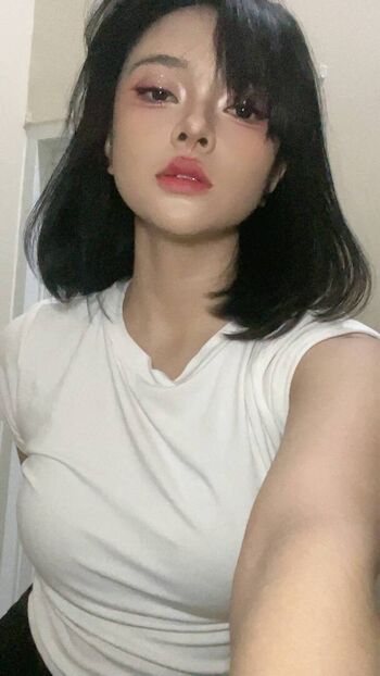 Full leaked Monchymoon page private photo