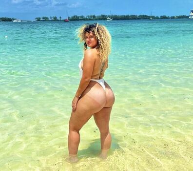 Full leaked Moniiidmv private onlyfans photo