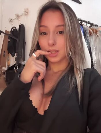 Full leaked Moreegutiii private photo