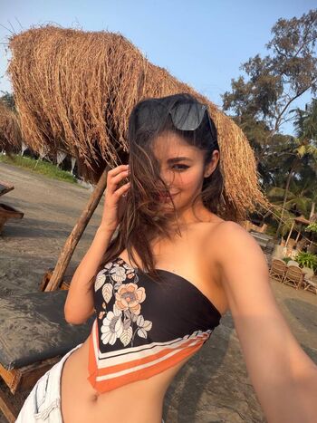 Full leaked Mouni roy page private photo
