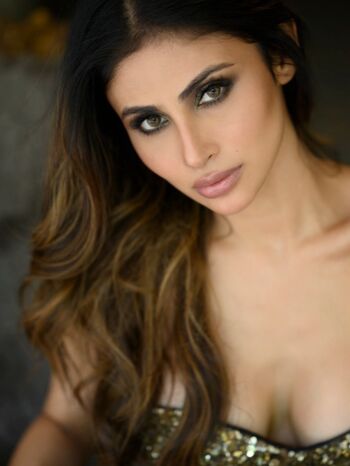 Full leaked Mouni roy private photo