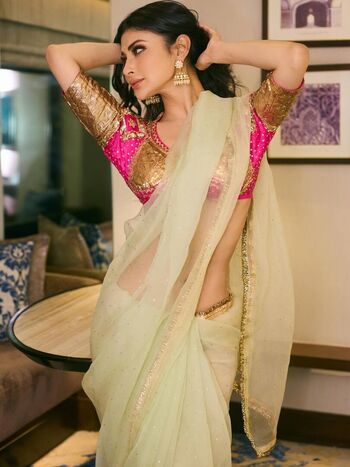 Full leaked Mouni roy private photo