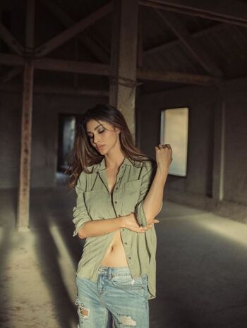 Full leaked Mouni roy private photo