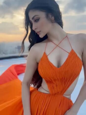 Full leaked Mouni roy private photo