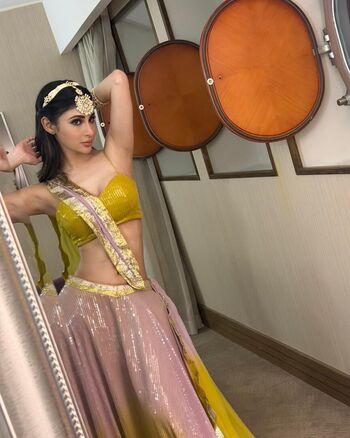 Full leaked Mouni roy private photo