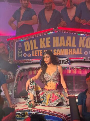 Full leaked Mouni roy private photo