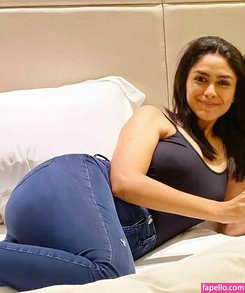 Full leaked Mrunal thakur private photo
