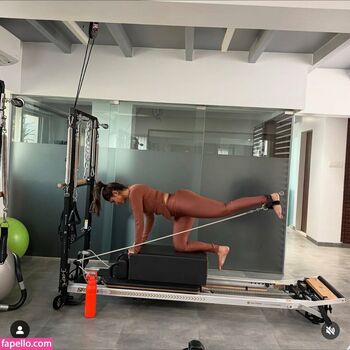 Full leaked Mrunal thakur private photo