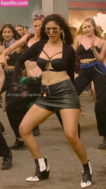 Full leaked Mrunal thakur private photo