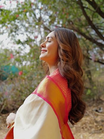 Full leaked Mrunal thakur private photo
