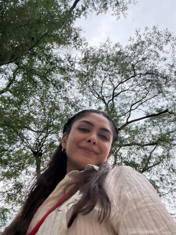 Full leaked Mrunal thakur private photo