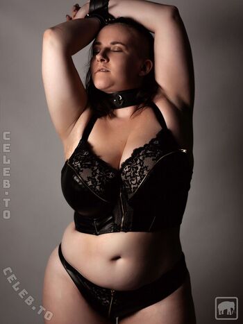Full leaked Ms curvylicous page private photo