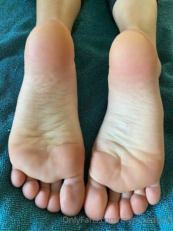 Full leaked Myposedtoes private onlyfans photo