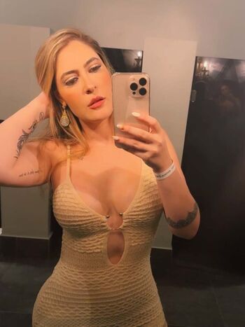 Full leaked Nahzinhaa private onlyfans photo