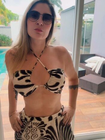 Full leaked Nahzinhaa private onlyfans photo