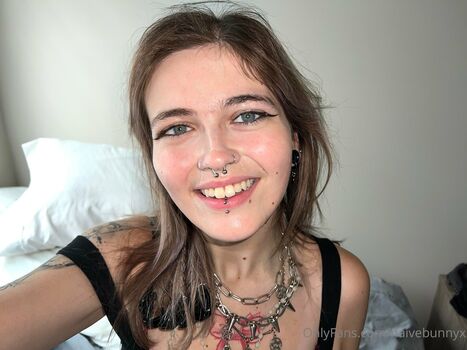 Full leaked Naivebunnyx private photo