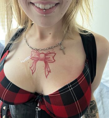 Full leaked Naivebunnyx private photo