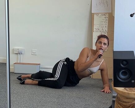 Full leaked Naomi scott private onlyfans photo